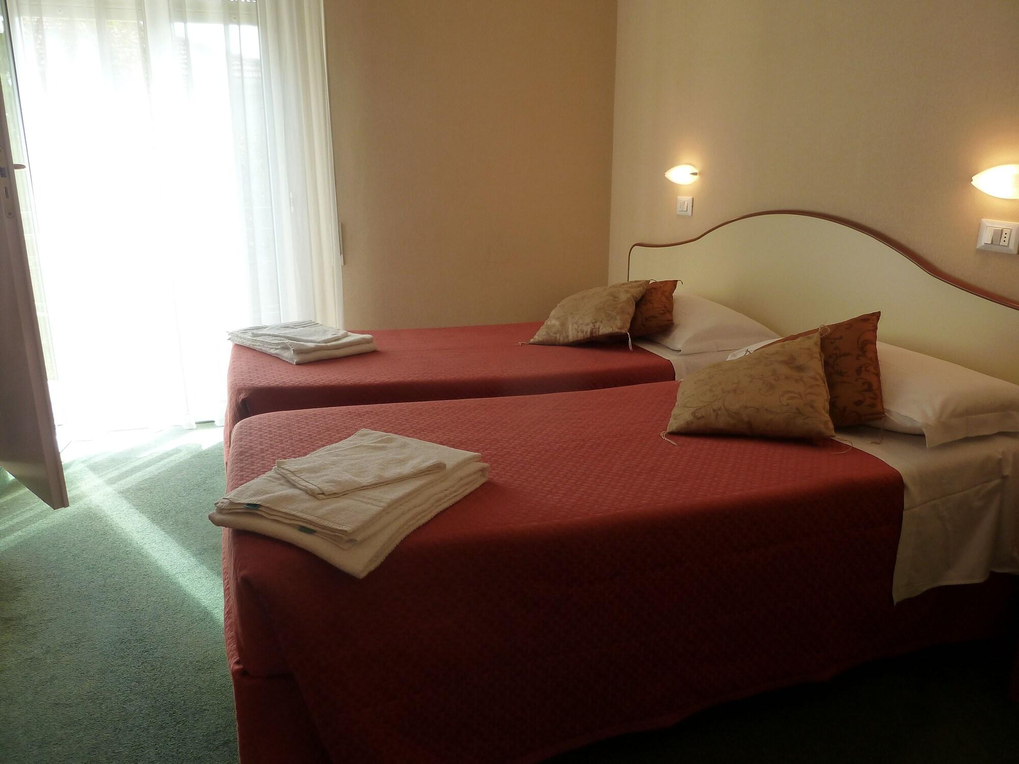 Hotel Crosal Rimini Exterior foto