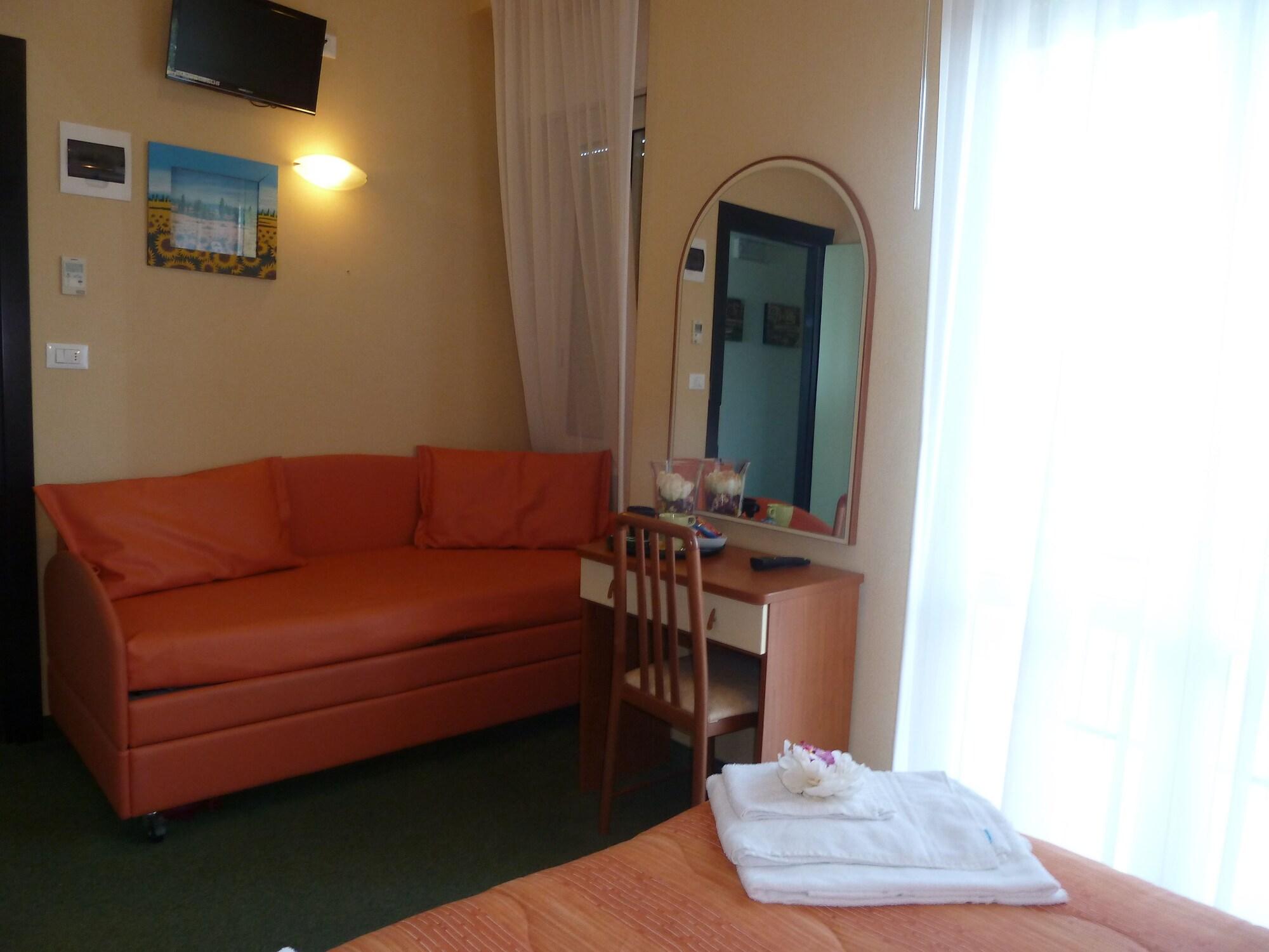 Hotel Crosal Rimini Exterior foto