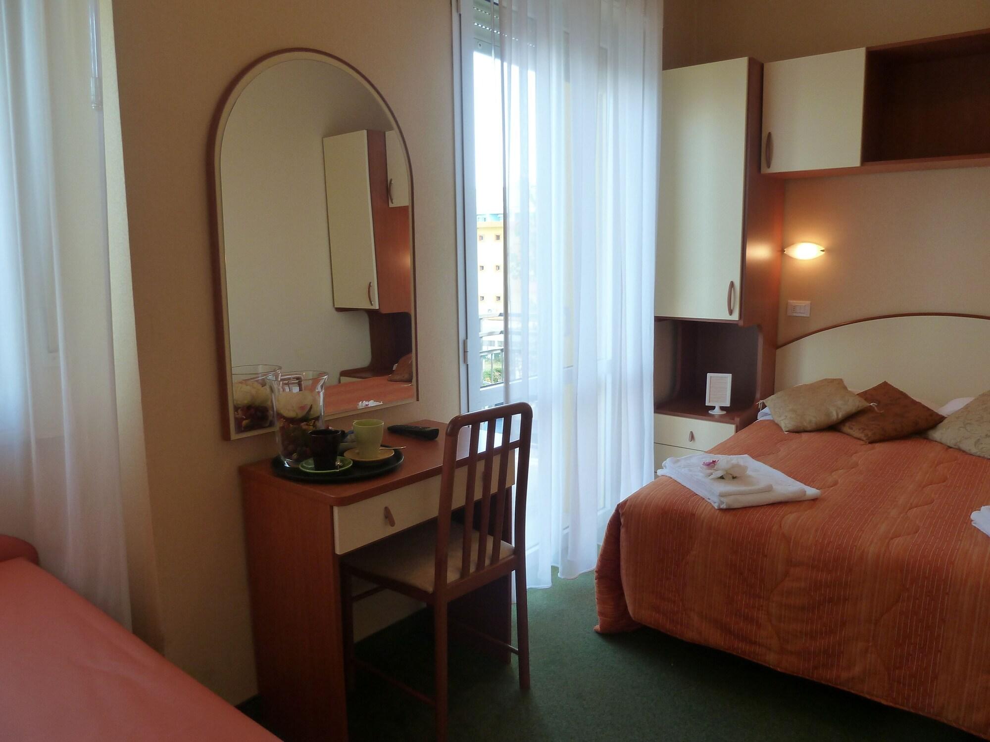 Hotel Crosal Rimini Exterior foto