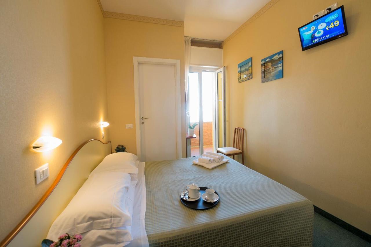 Hotel Crosal Rimini Exterior foto
