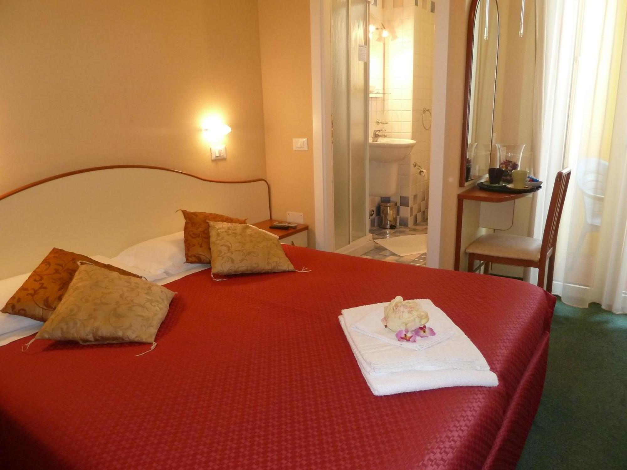 Hotel Crosal Rimini Exterior foto