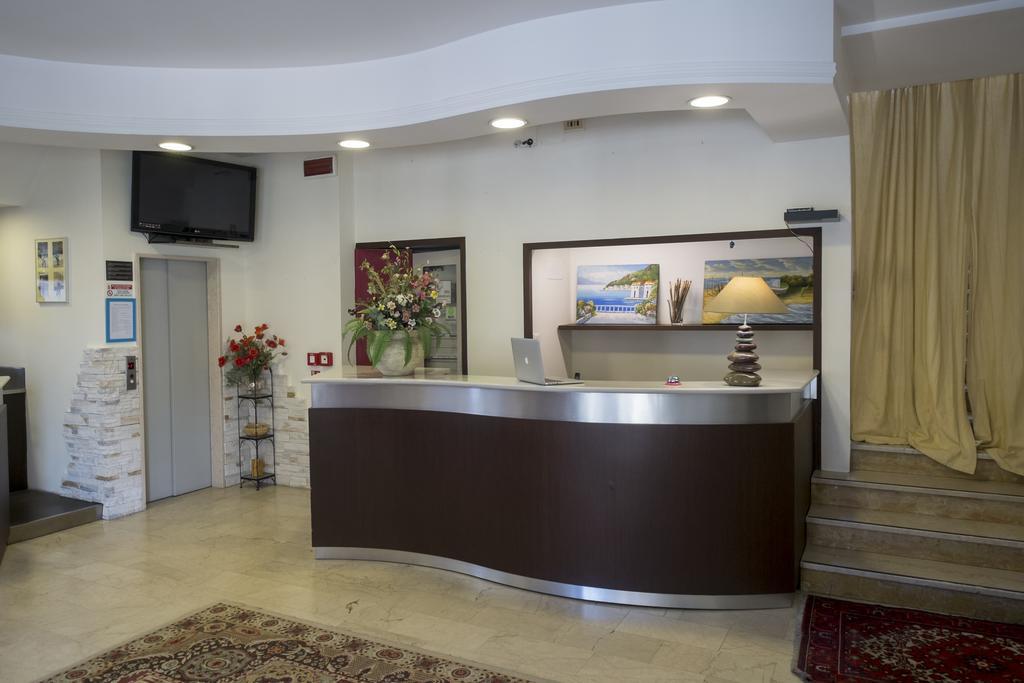 Hotel Crosal Rimini Exterior foto