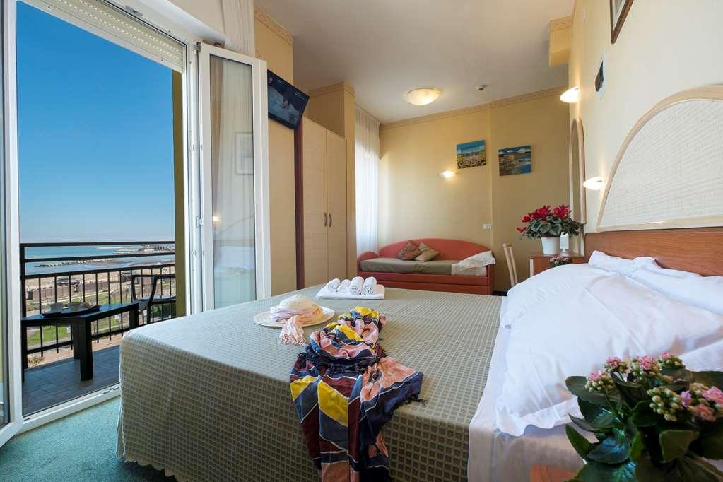 Hotel Crosal Rimini Zimmer foto